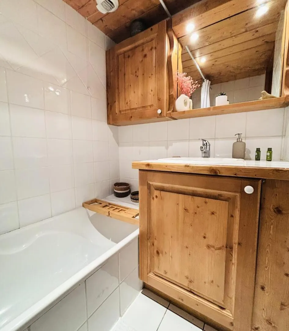 Residence Fermes De Meribel E - Appartement 3 Pieces 4 Personnes Sur Meribel Village Proche Des Pistes Et Proche Des Commerces De Meribel Village Mae-4083 Les Allues