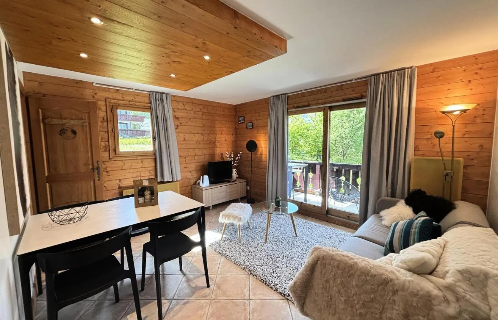 Residence Fermes De Meribel E - Appartement 3 Pieces 4 Personnes Sur Meribel Village Proche Des Pistes Et Proche Des Commerces De Meribel Village Mae-4083 Les Allues